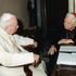 Ivan Pavao II u razgovoru s Bernardom Lawom 2002.