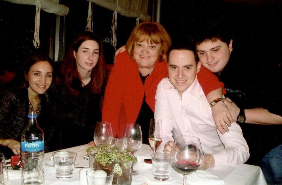 Anka Mrak Taritaš sa svojom obitelji