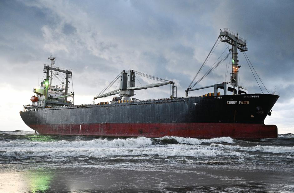 Russia Bahamian Cargo Ship Running Aground | Author: Profimedia