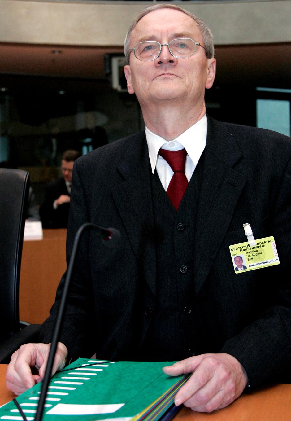 FILE PHOTO: State secretary at the German Interior ministry and former head of Germany's Federal Intelligence Service Hanning attends a parliamentary committee of investigation in Berlin | Author: Fabrizio Bensch