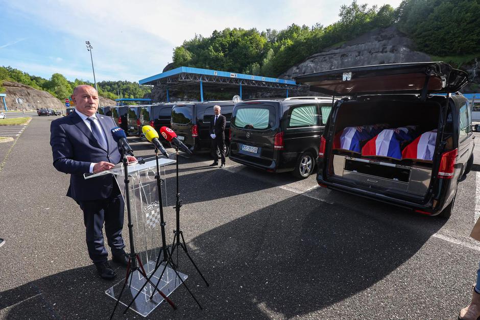 Na Grani?nom prijelazu Macelj održana je primopredaja posmrtnih ostataka hrvatskih žrtava izme?u Republike Slovenije i Republike Hrvatske | Author: Goran Stanzl/PIXSELL