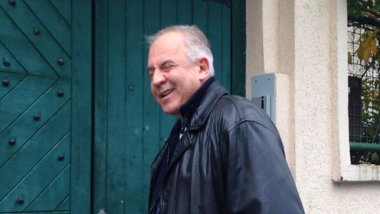 Ivo Sanader izlazi iz svoje kuće u Kozarčevoj
