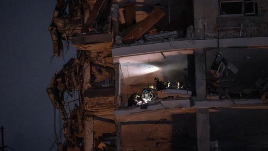 Rescue teams search rubble after Iranian missile hits Bat Yam
