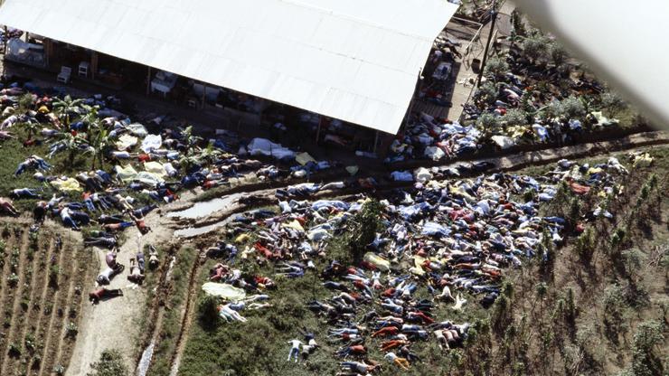 Samoubojstvo 900 ljudi kulta smrti Jima Jonesa u Jonestownu u Gvajani 1978.