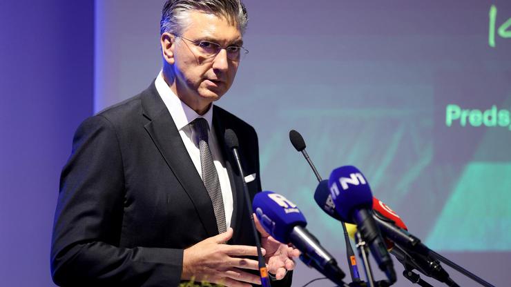 Predsjednik Vlade Andrej Plenković sudjelovao je na svečanoj sjednici povodom proslave Dana grada Crikvenice