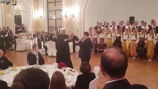 Ivica Dačić pjeva Erdgoanu