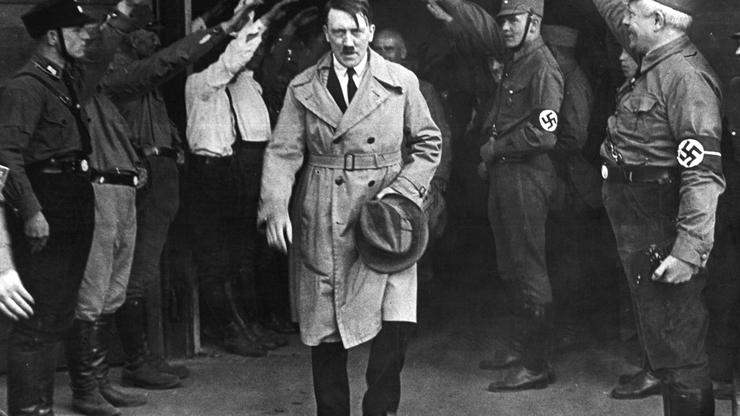 Adolf Hitler nakon skupa stranke u Munchenu