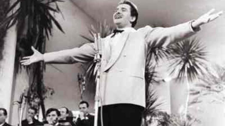 This image shows Italian singer Domenico Modugno performing at the 1958 Sanremo Festival, an important Italian music competition, where he became famous for 'Nel blu dipinto di blu.'