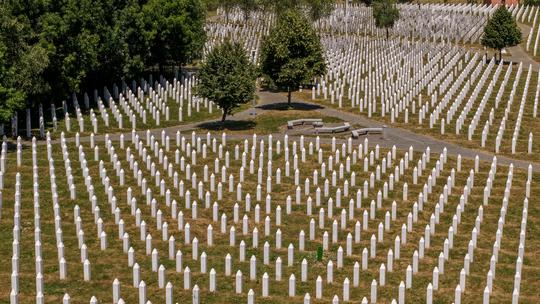 Srebrenica: Pogled iz zraka na Memorijalni centar u Potočarima