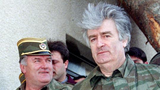 Ratko Mladić i Radovan Karadžić