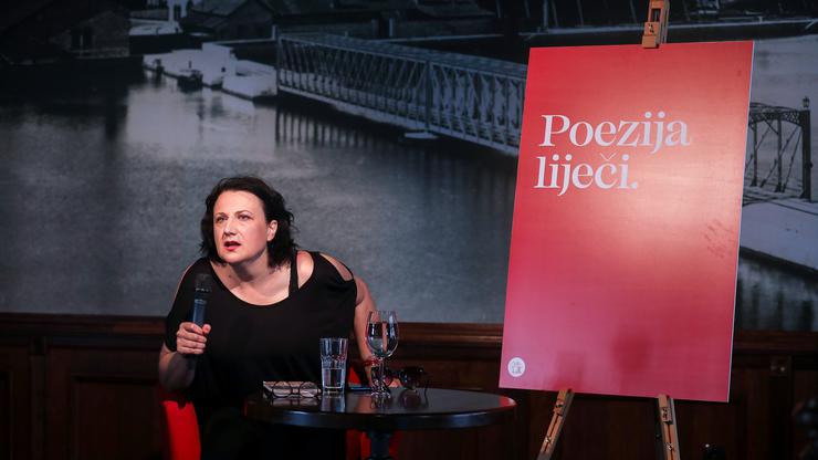 Pula: Pjesnikinja Dorta Jagić gostovala na 26. Sajmu knjige u Istri