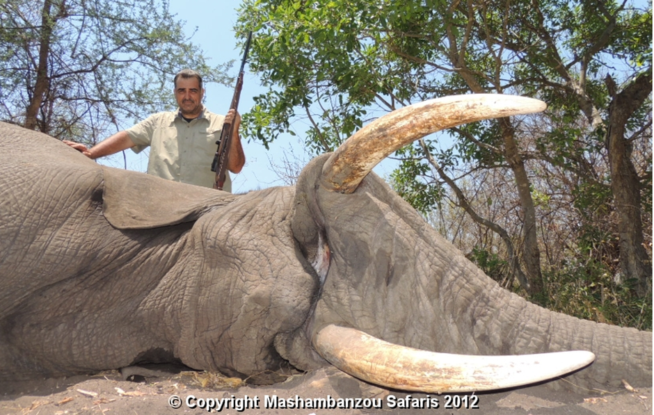 Nadan Vidošević u lovu u Africi | Author: mashambanzou safaris/ Večernji list