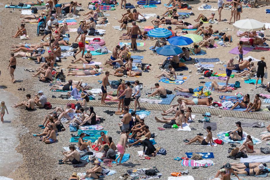 Dubrovnik:  Prepune dubrovačke plaže i gužva unutar zidina | Author: Grgo Jelavic/PIXSELL