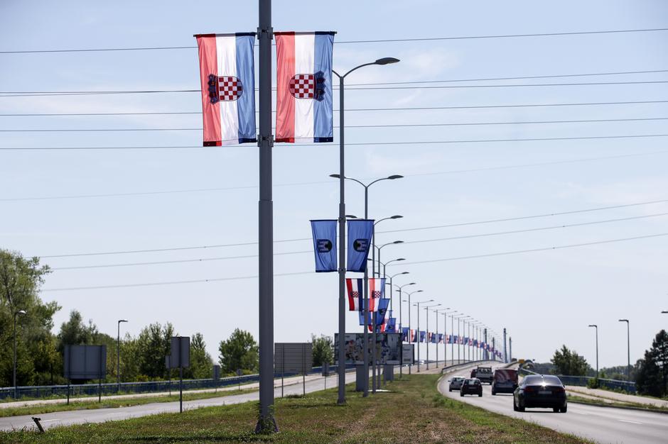 Zagreb: Izvješena zastava RH s pogrešno okrenutim grbom | Author: Petar Glebov (PIXSELL)