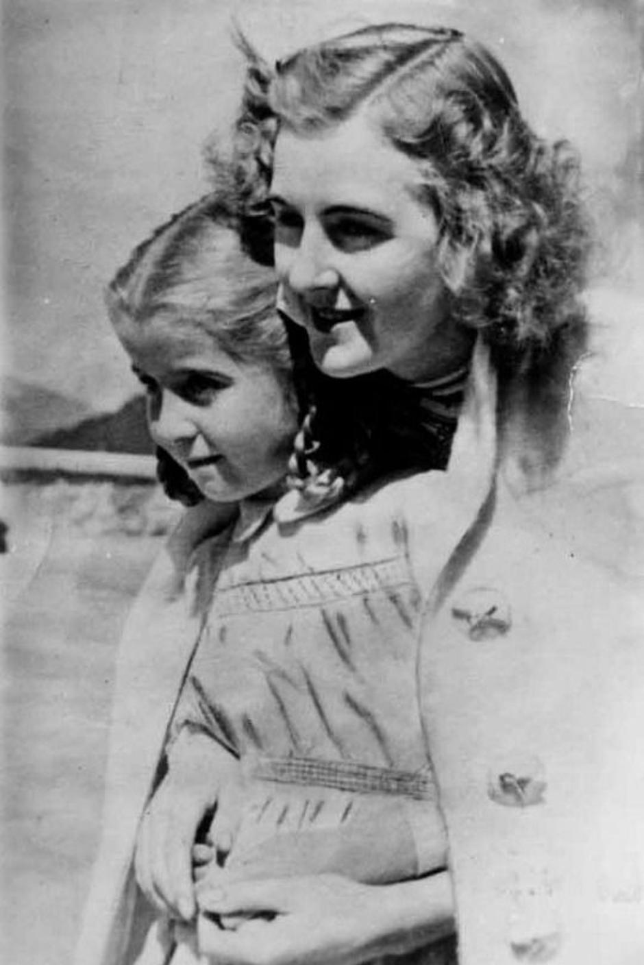Eva Braun sa Speerovom kćerkom Hilde | Author: Screenshot Youtube