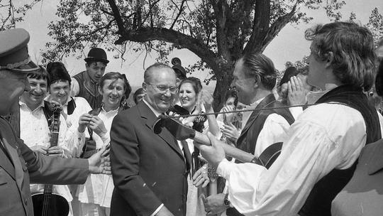 Tito 1974., otvaranje mosta 25. Maj