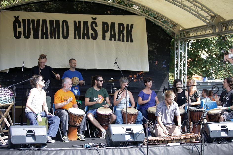 Park na Trnjanskoj Savici u Zagrebu, na kojem Grad i Kaptol žele Crkvu