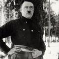 Hitler u kratkim hlačama
