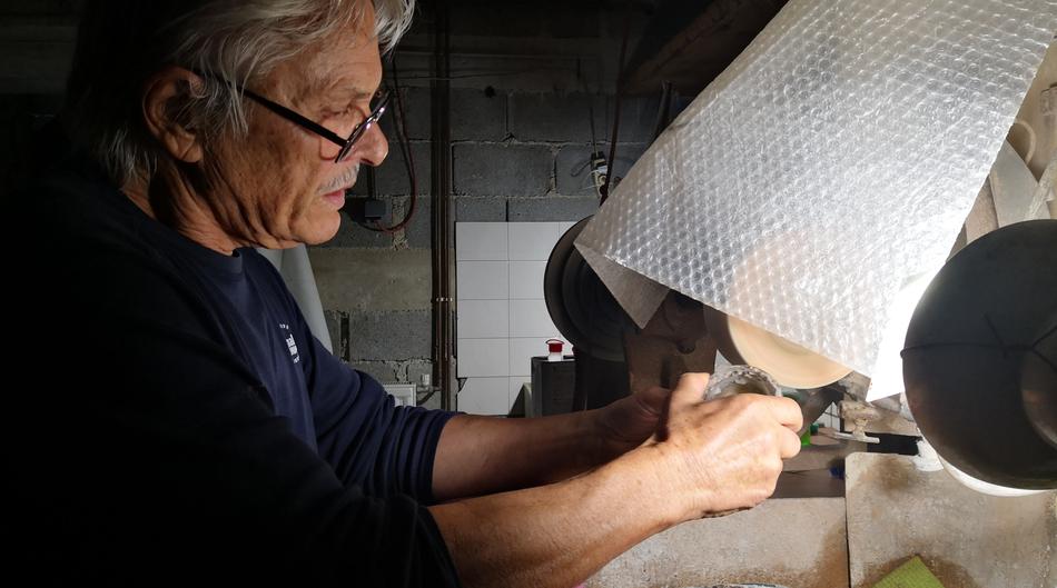 Njegova majka borila se na Neretvi. Splitski hipi sad &ccaron;ini &ccaron;uda od stakla