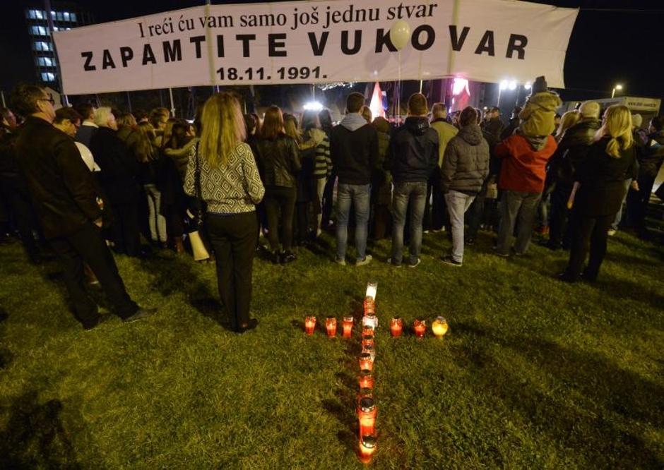 U Vukovarskoj upaljene svijeće povodom 24. obljetnice pada Grada Heroja | Author: Marko Lukunić (PIXSELL)