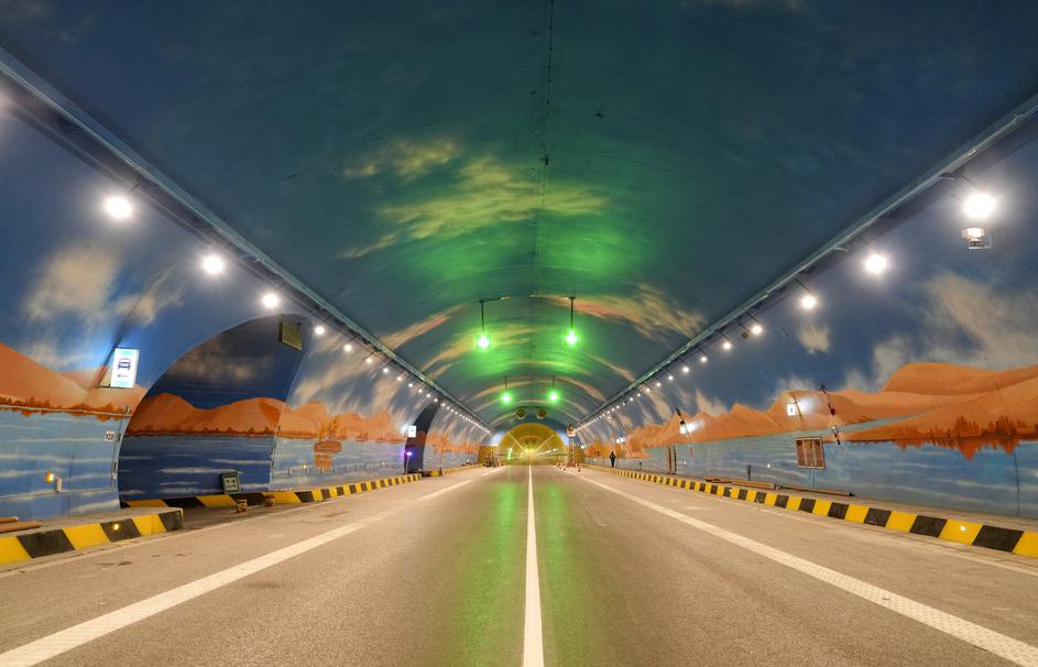 CHINA XINJIANG WORLD LONGEST EXPRESSWAY TUNNEL (CN)