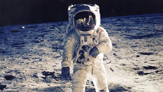 Neil Armstrong na Mjesecu