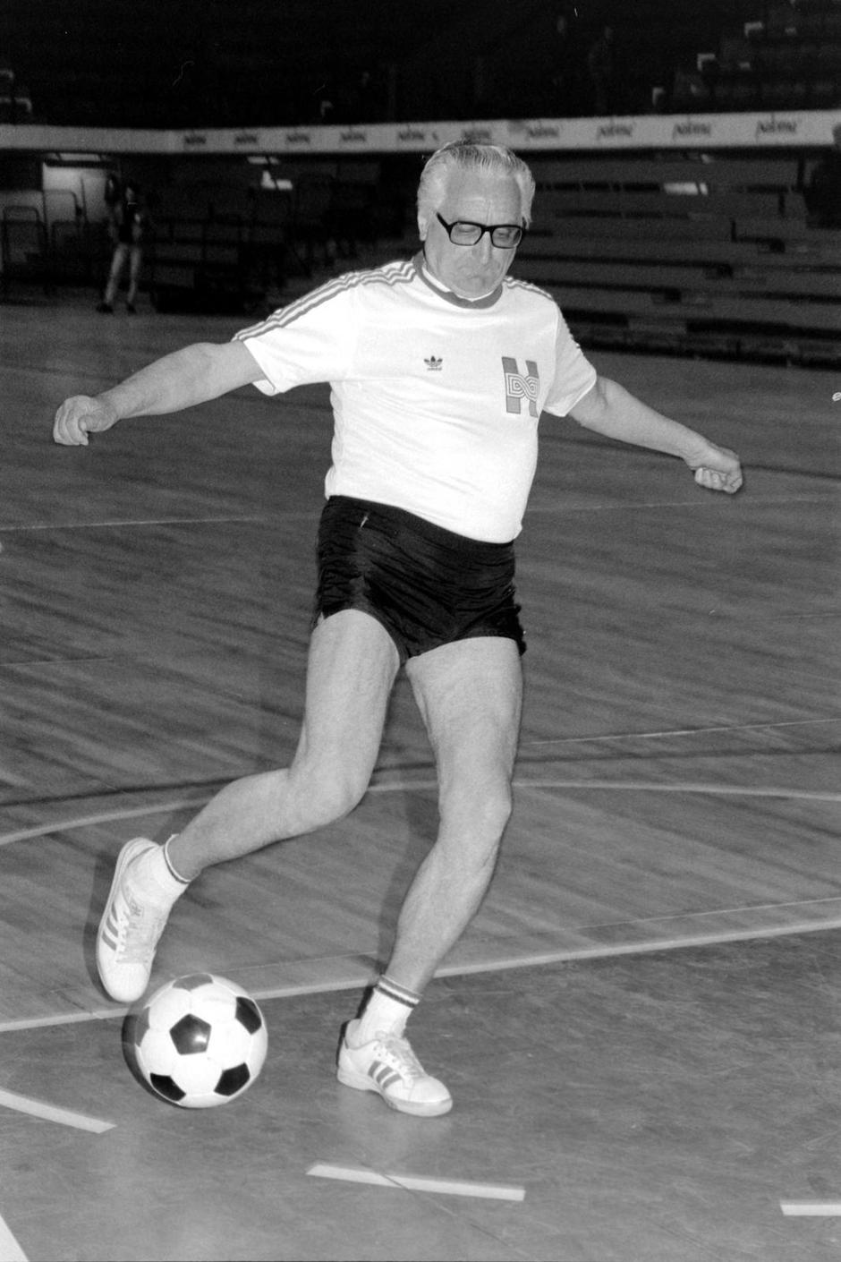 Zagreb: Humanitarni malonogometni turnir političkih stranaka u Domu sportova, 16.04.1990. - 17.4.1990. | Autor: Josip Bistrović/PIXSELL