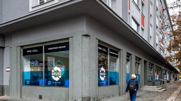re-use bazar, reuse, dobročinný obchod
