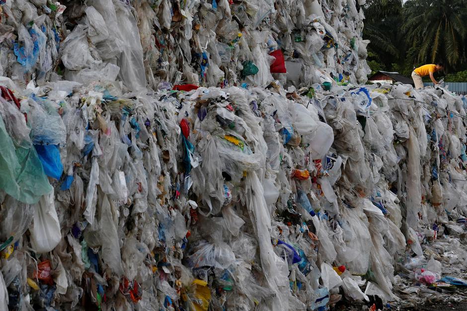 Grad Jenjarom prekriven plastikom | Author: REUTERS