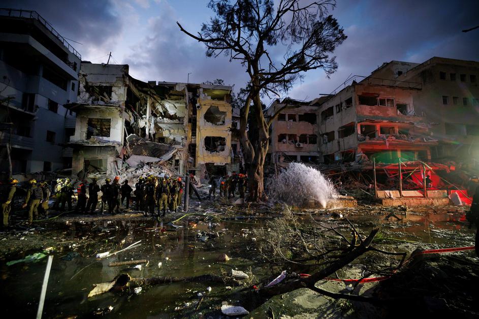 Iranian missiles hit Tel Aviv