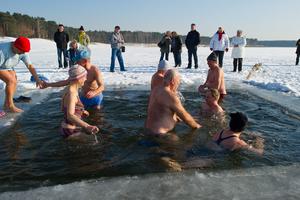 Kupanje u ledenom jezeru
