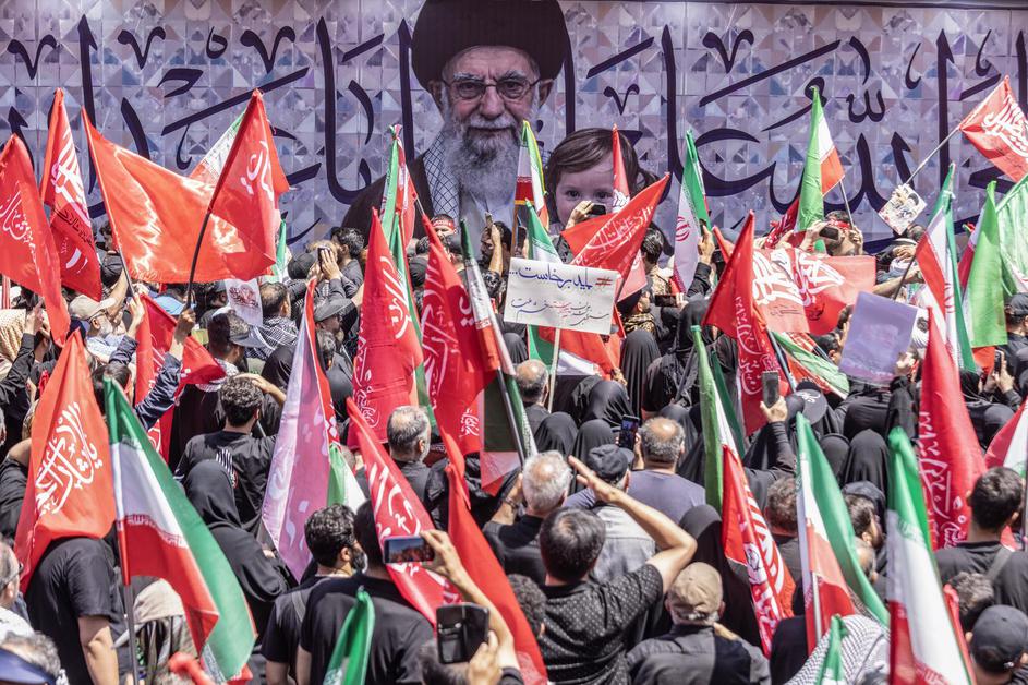 Ayatollah Ali Khamenei Mourners 