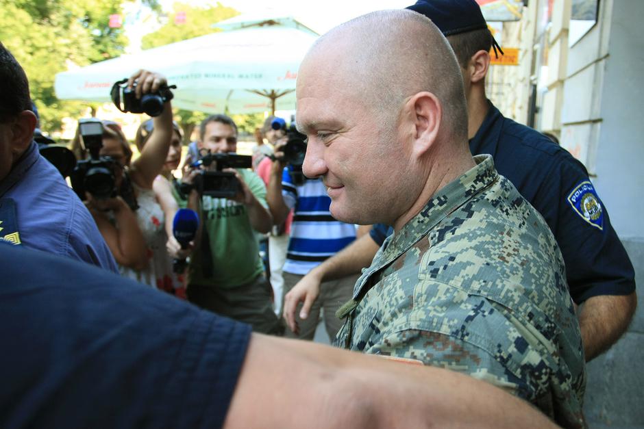 Osijek: Mladen Kruljac izlazi iz zgrade Državnog odvjetništva u pratnji policije | Author: Davor Javorovic/PIXSELL