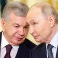 Russian President Vladimir Putin and Uzbek President Shavkat Mirziyoyev attend a ceremony in Strelna