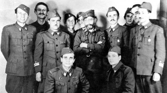 Draža Mihailović s pripadnicima OZNA-e