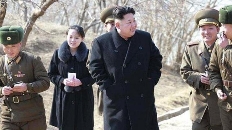 Kim u šetnji sa svojom mlađom sestrom