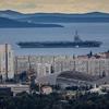 Kozjak: Pogled s Kozjaka na Split i najveći ratni brod na svijetu USS Gerald Ford