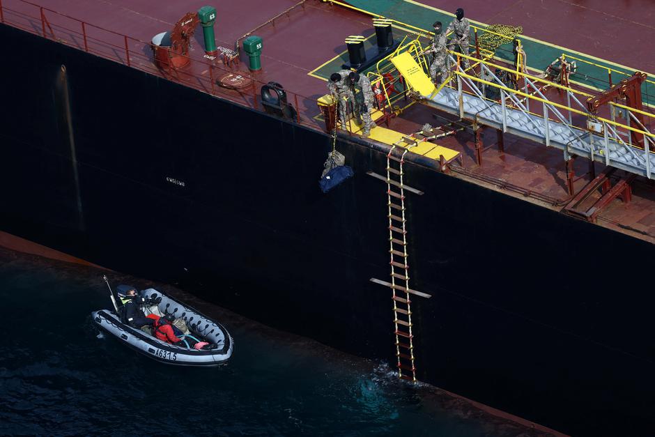 Aerial view of the vessel Boracay, off the coast of Saint-Nazaire | Author: STEPHANE MAHE/REUTERS