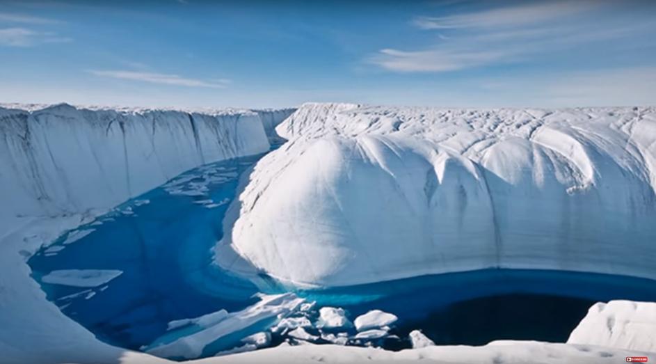 Kanjon nastao u ledu Grenlanda uslijed otapanja