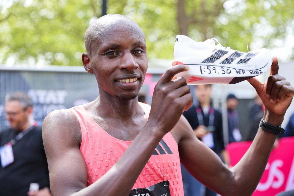 Sabastian Sawe Wins the Elite Mens race for the TCS LONDON Marathon and sets a new sub 2 hour world record in the process, in London UK. 26th April 2026