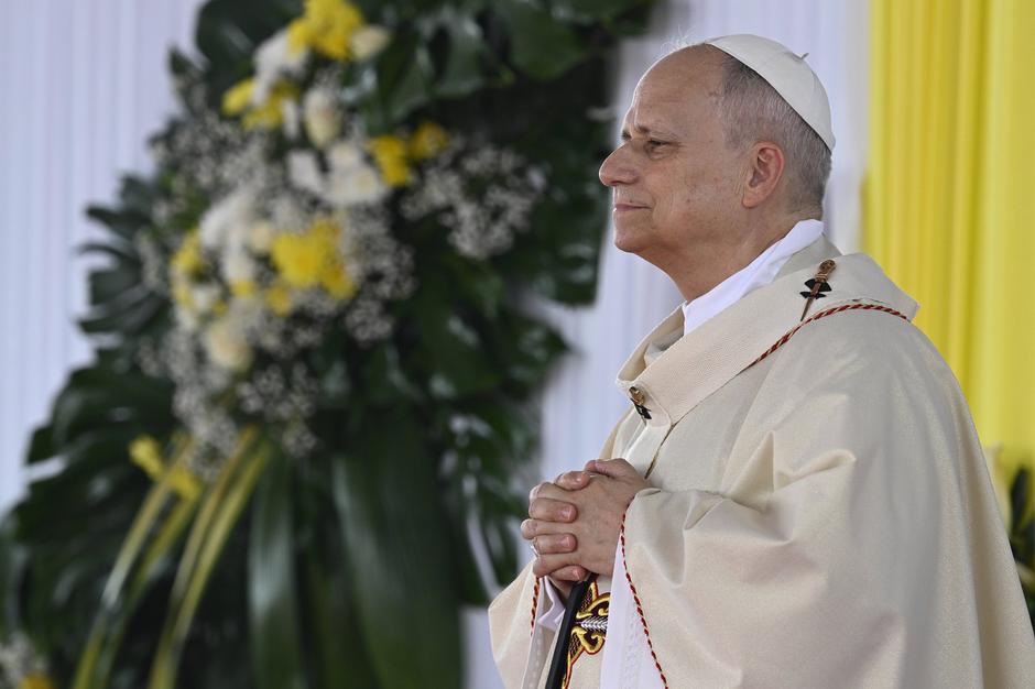 ITALY - REL -  POPE  LEO CELEBRATES HOLY MASS IN THE AREA IN FRONT OF JAPOMA STADIUM IN DOUALA(CAMEROON) AFRICA April 17, 2026 | Author: Profimedia