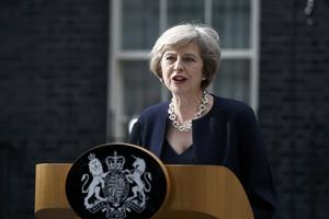 Theresa May ispred premijerske rezidencije 10 Downing Street