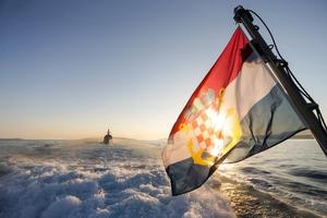 Hrvatska zastava na brodu