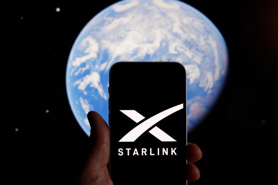 The Starlink logo is seen on a mobile device with an grahpic illustration of planet Earth in this illustration photo in Warsaw, Poland on 21 September | Author: 