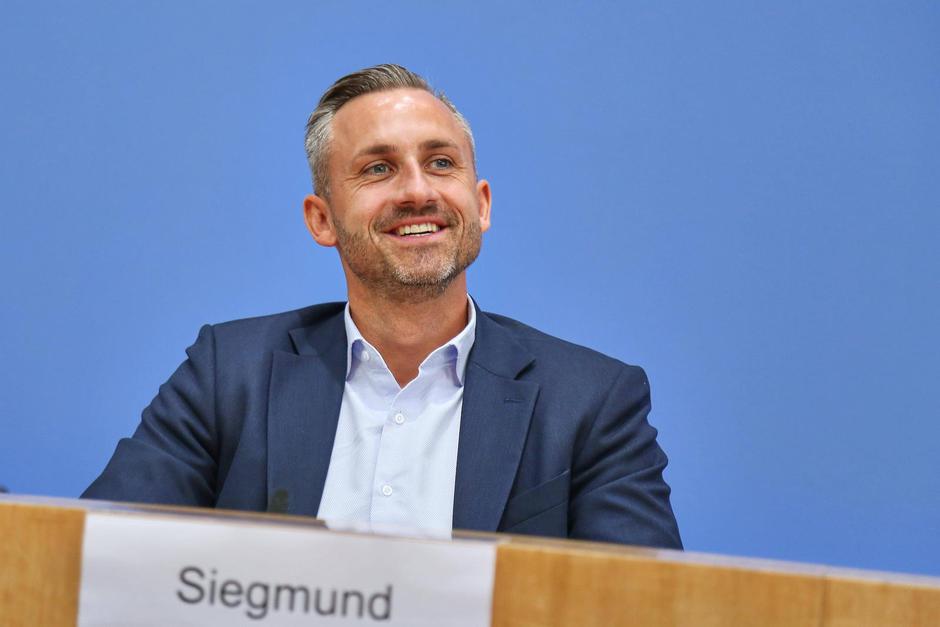 Berlin, Deutschland, 07.09.2026: Bundespressekonferenz: AfD - Auswirkungen der Landtagswahl in Sachsen-Anhalt auf die Bu | Author: IMAGO/dts Nachrichtenagentur/IMA
