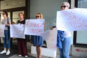 Prosvjed građana ispred Ministarstva zdravstva, traže smjenu ministra Kujundžića