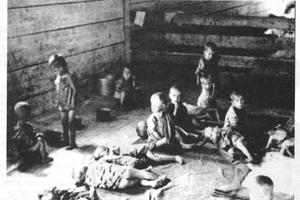 Kozaračka djeca, scene iz kompleksa logora smrti u Jasenovcu, 1942.