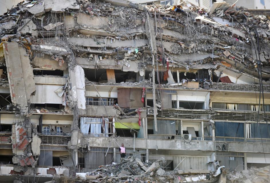 Aftermath of earthquakes in La Guaira