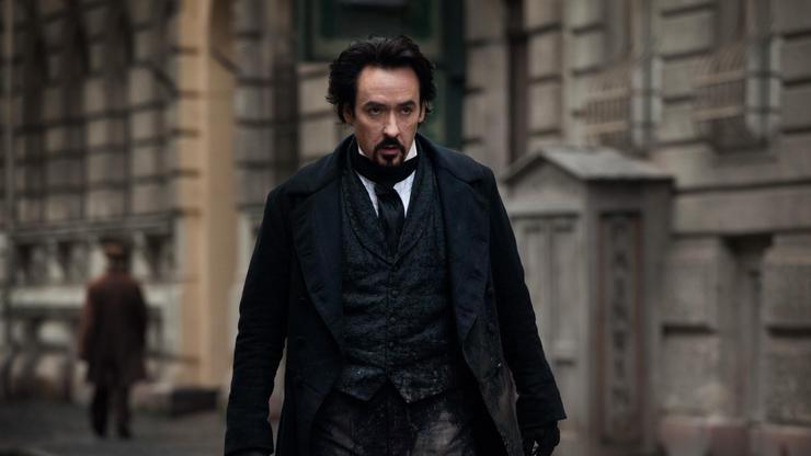 John Cusack kao Edgar Allan Poe u filmu "Raven"