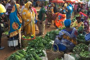Žene na tržnici u gradu Mtwara u Tanzaniji